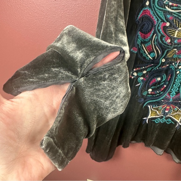 Johnny Was dark green v-neck tunic embroidered blouse size small long sleeves - Picture 3 of 8